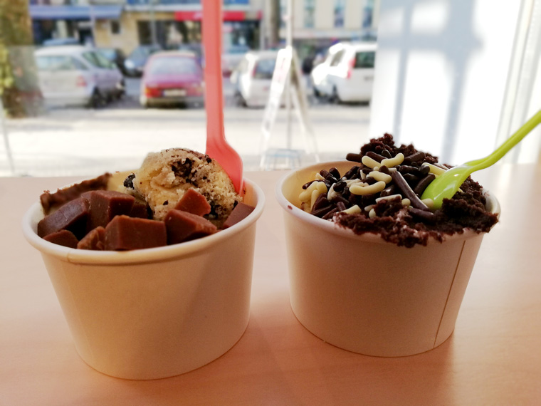 Spooning Cookie Dough – Keksteig roh essen | Berlin erleben